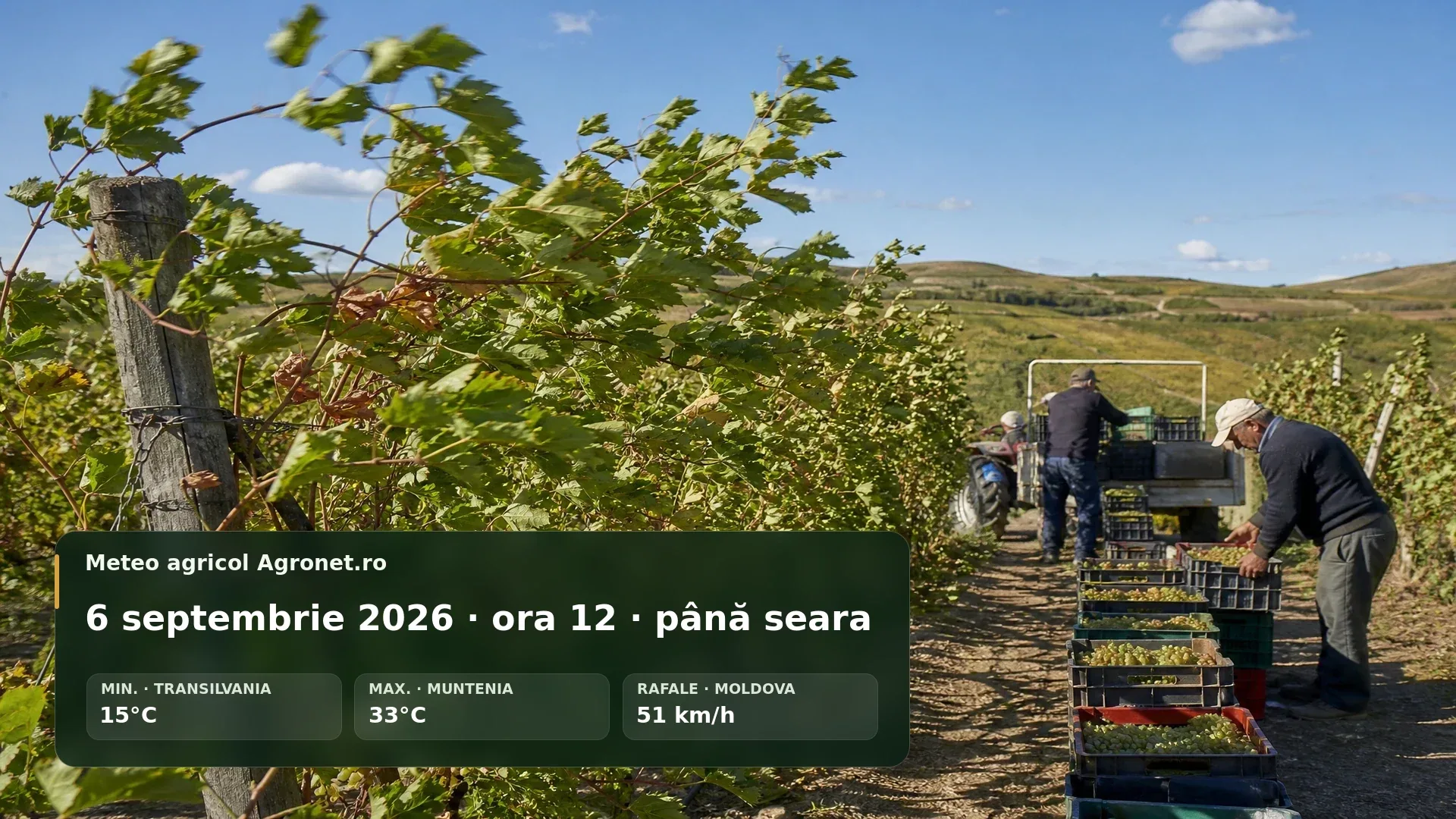 Utilaj agricol într-un câmp de toamnă, pe vreme însorită și cu vânt