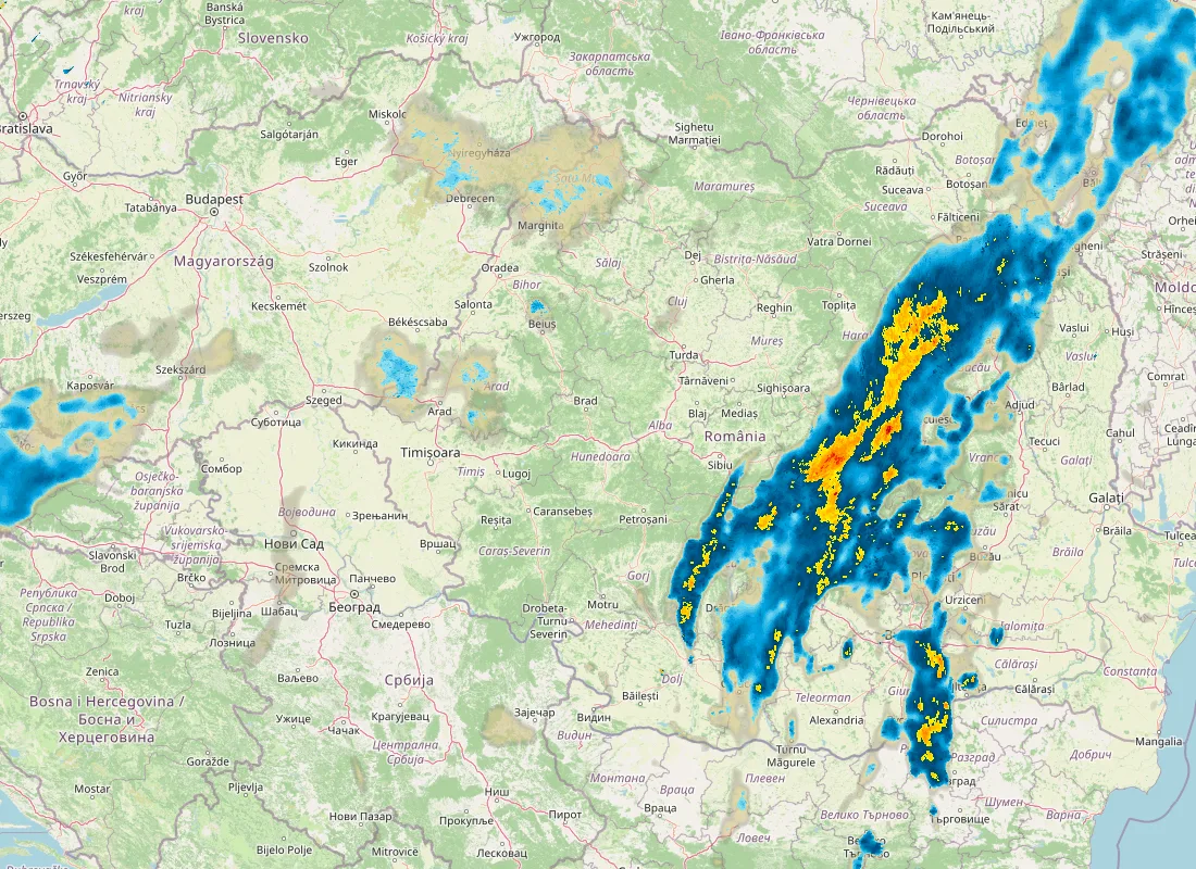 Hartă radar RainViewer cu precipitațiile din România pentru buletinul Meteo agricol România de la ora 12:00.