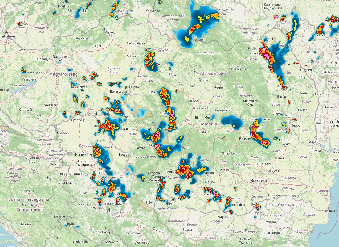 Hartă radar RainViewer cu precipitațiile din România pentru buletinul Meteo agricol România de la ora 18:00.