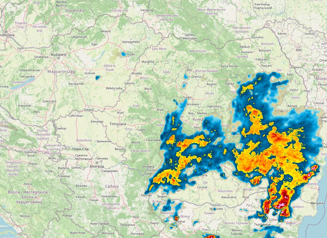 Hartă radar RainViewer cu precipitațiile din România pentru buletinul Meteo agricol România de la ora 12:00.