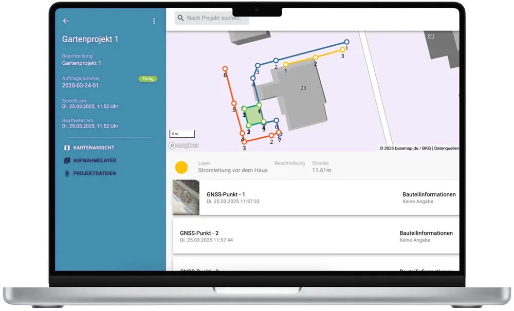 Laptop afișând o hartă digitală cu puncte de măsurare