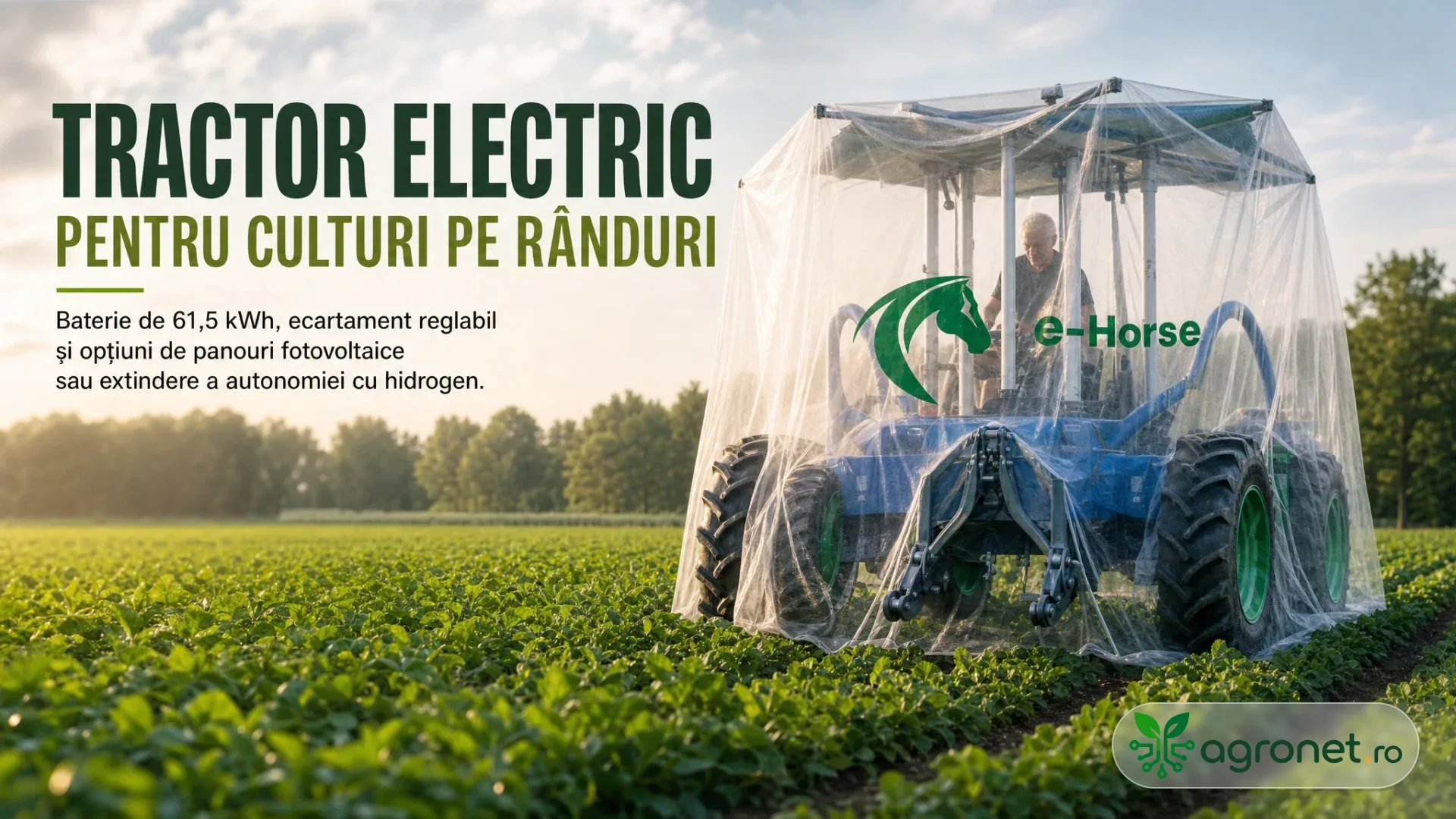 Tractor albastru cu roți mari circulând printre rânduri de plante, acoperit parțial cu o structură transparentă.