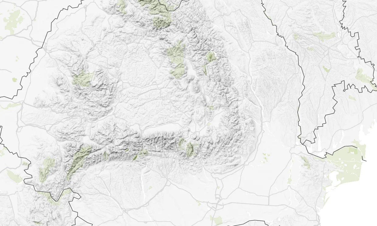Hartă topografică a României cu relief montan evidențiat în zona centrală