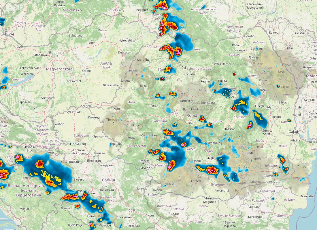 Hartă radar RainViewer cu precipitațiile din România pentru buletinul Meteo agricol România de la ora 18:00.