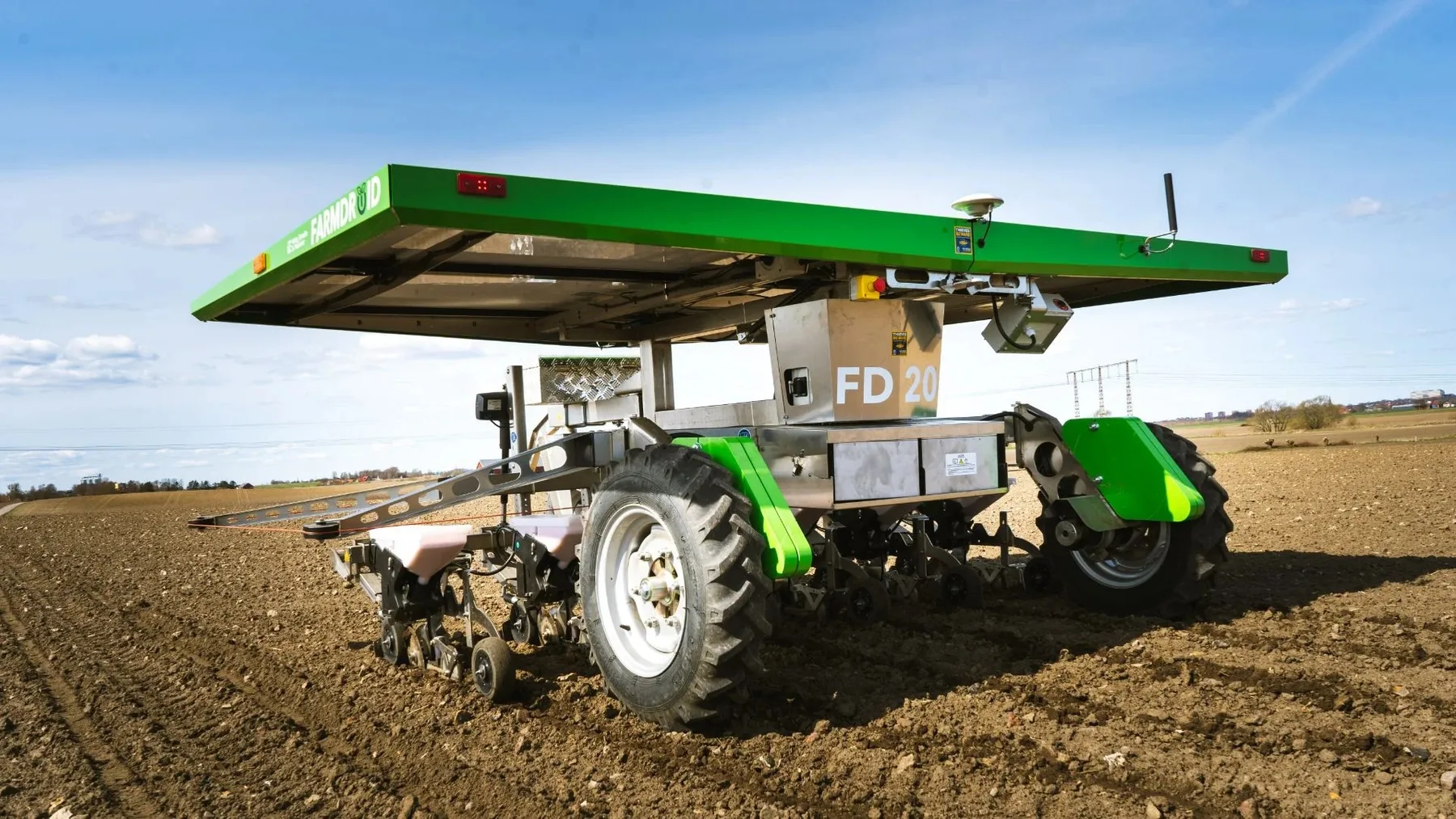 Roboții FarmDroid FD20 au lucrat mii de hectare în 2026 – producătorul prezintă date despre însămânțare și plivit
