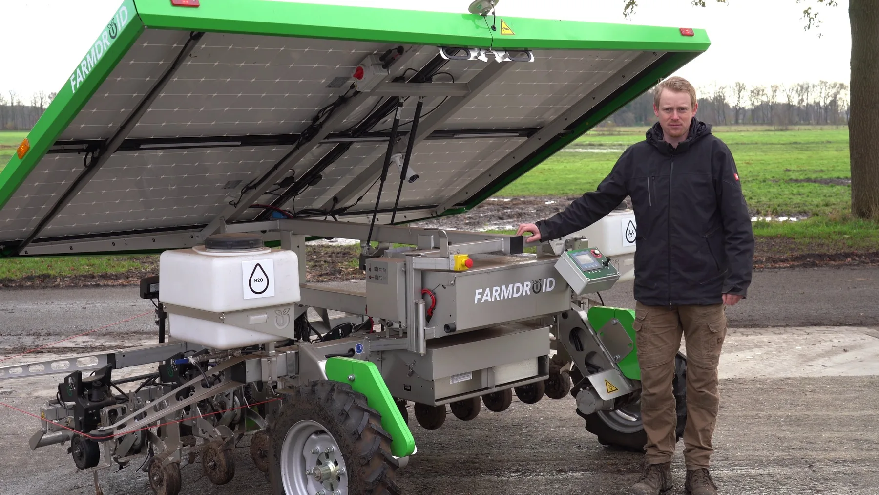 Roboții FarmDroid FD20 au lucrat mii de hectare în 2026 – producătorul prezintă date despre însămânțare și plivit
