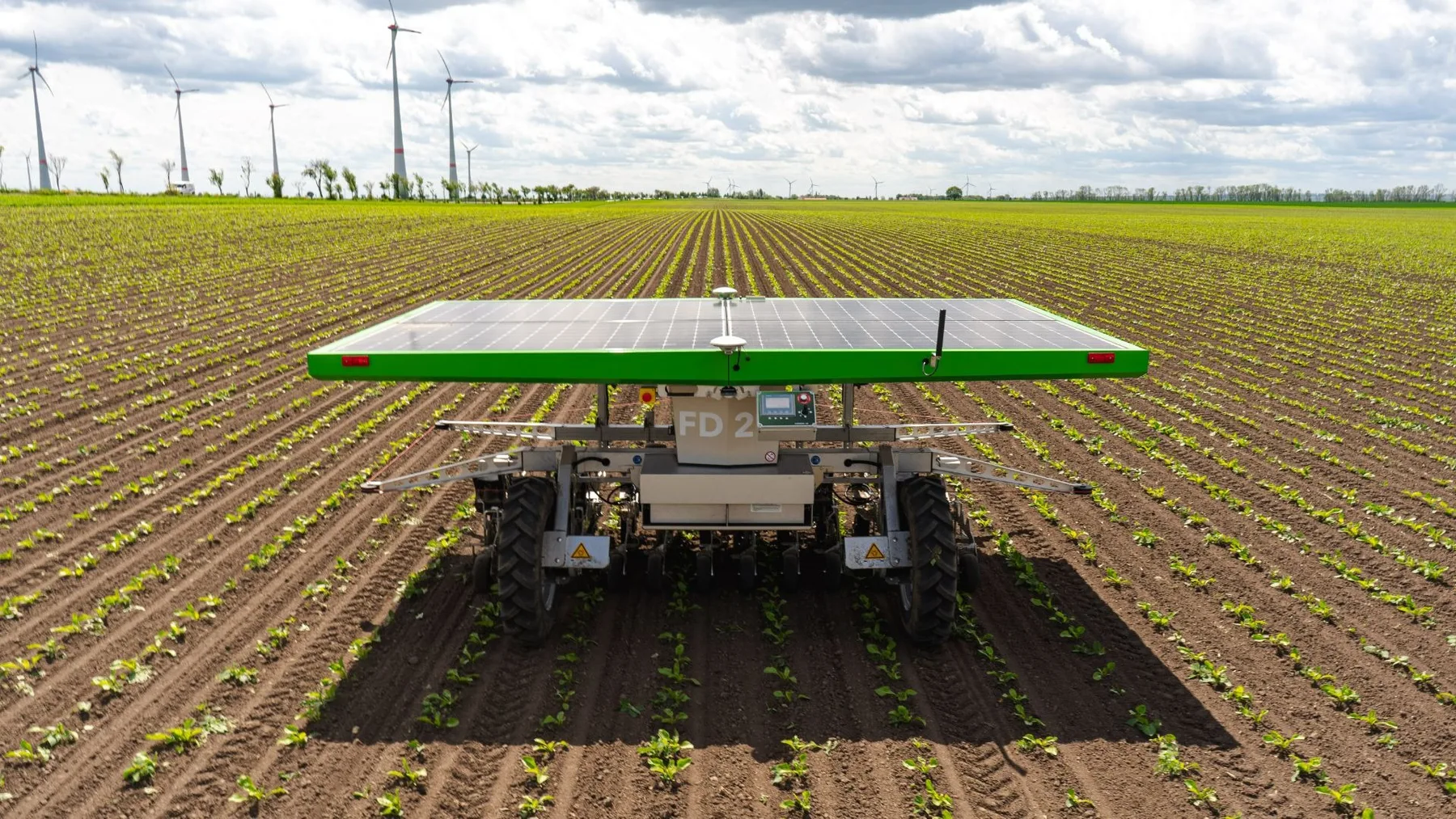 Roboții FarmDroid FD20 au lucrat mii de hectare în 2026 – producătorul prezintă date despre însămânțare și plivit