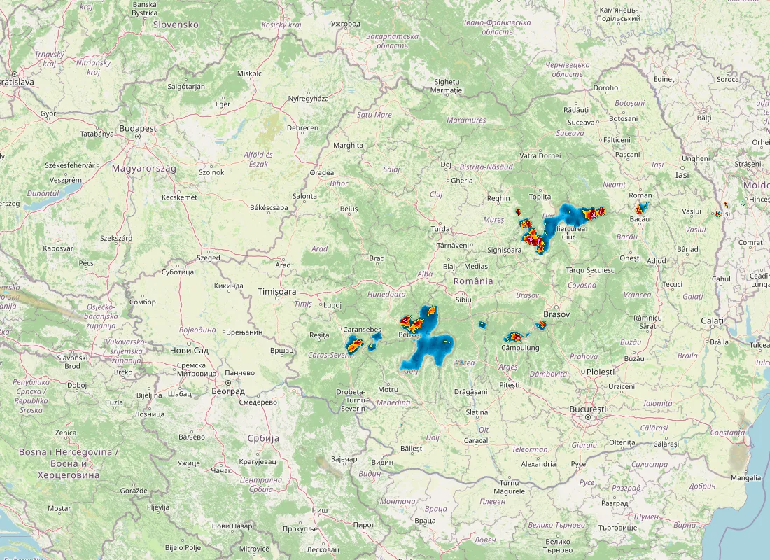 Hartă radar RainViewer cu precipitațiile din România pentru buletinul Meteo agricol România de la ora 12:00.