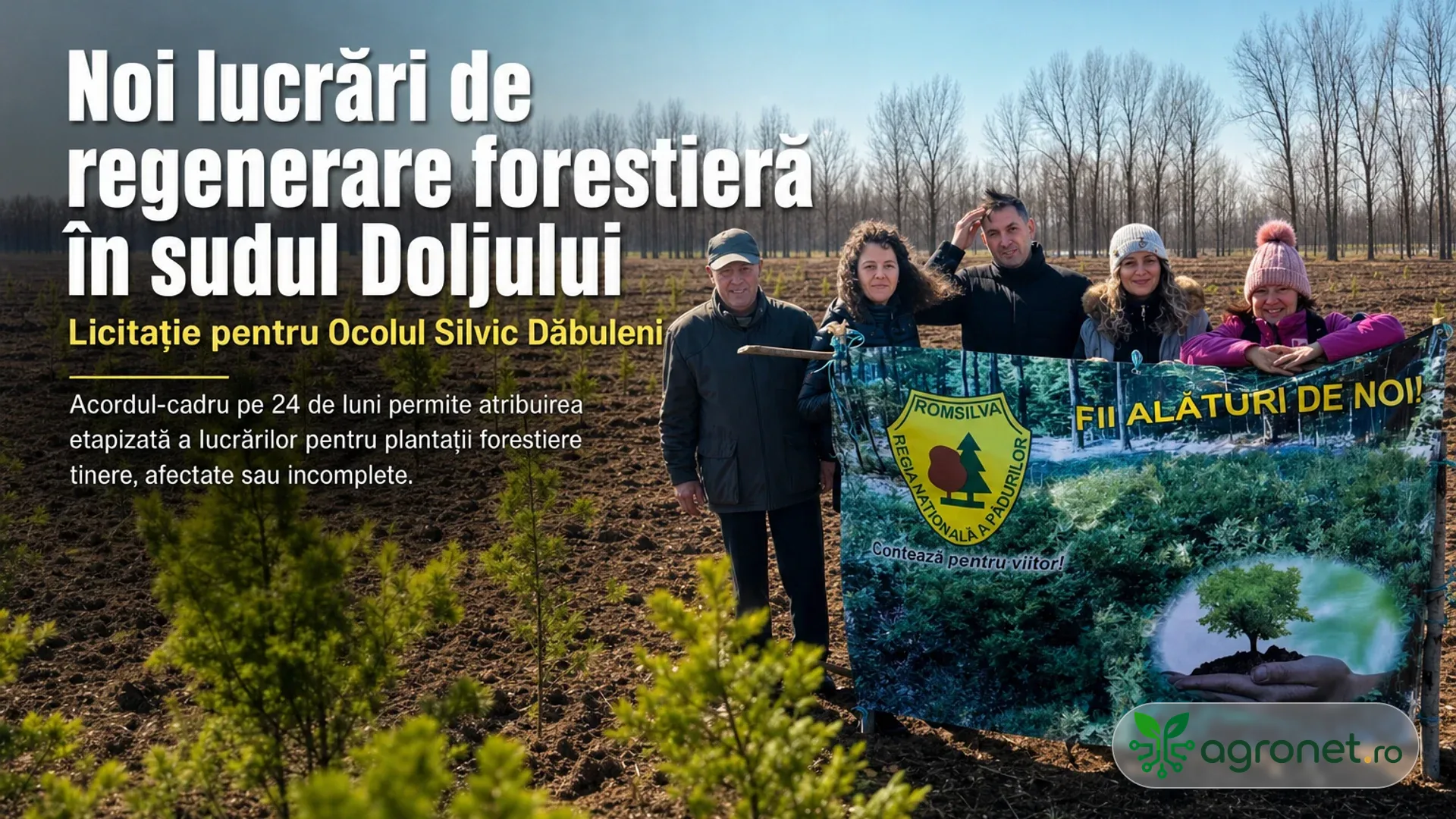 Cinci persoane stau pe un teren plantat cu puieți, lângă un banner Romsilva, cu arbori desfrunziți în fundal.